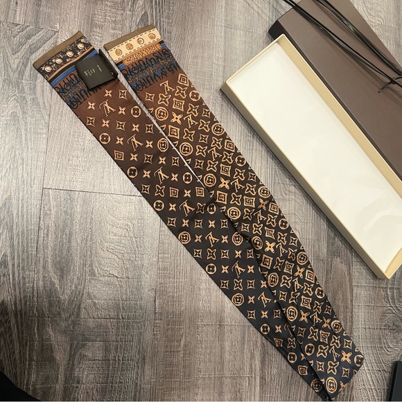 Louis Vuitton bandeau - Picture 7 of 8